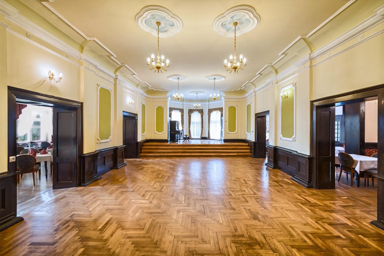 Palac Klanino Exteriér fotografie